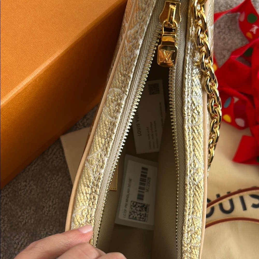 Louis Vuitton Monoglam Loop Bag - Picture 8 of 8